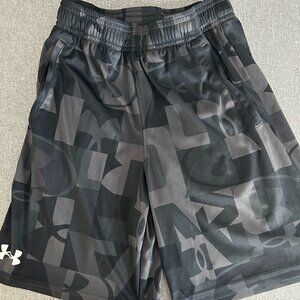 Boys Gray and Black Loose Under Armour Shorts Size M EUC